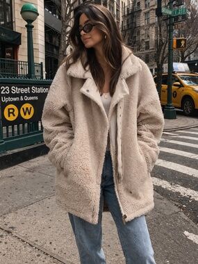 Andar Cozy Cream Sherpa Jacket